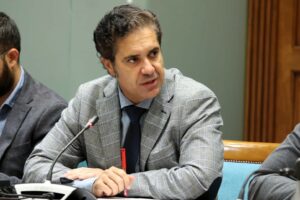 El portavoz adjunto de ASG en el Parlamento de Canarias, Jesús Ramos, interviene en la Cámara autonómica
