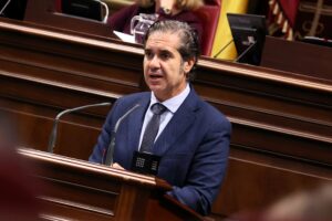El portavoz adjunto del Grupo Parlamentario ASG, Jesús Ramos, interviene en la Cámara autonómica