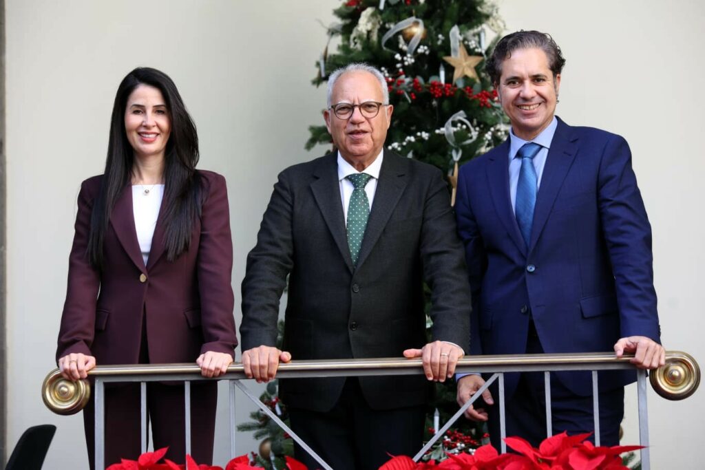 Los tres parlamentarios de ASG en la Cámara autonómica, tras respaldar los presupuestos canarios para 2026