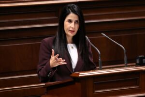 Melodie Mendoza, presidenta del Grupo Parlamentario ASG, interviene en la Cámara autonómica