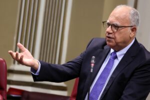 Casimiro Curbelo, portavoz del Grupo Parlamentario ASG, interviene en la sesión de control al Gobierno en la Cámara autonómica