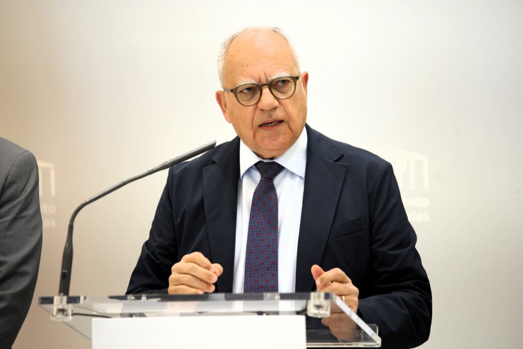 Casimiro Curbelo, portavoz del Grupo Parlamentario Agrupación Socialista Gomera (ASG), en una rueda de prensa.